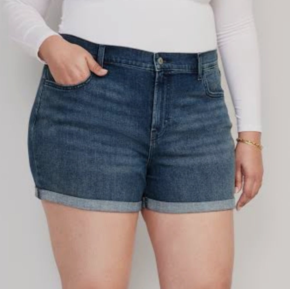 NWT Old Navy Mid Rise Stretchy Jeans Shorts Size 26W
